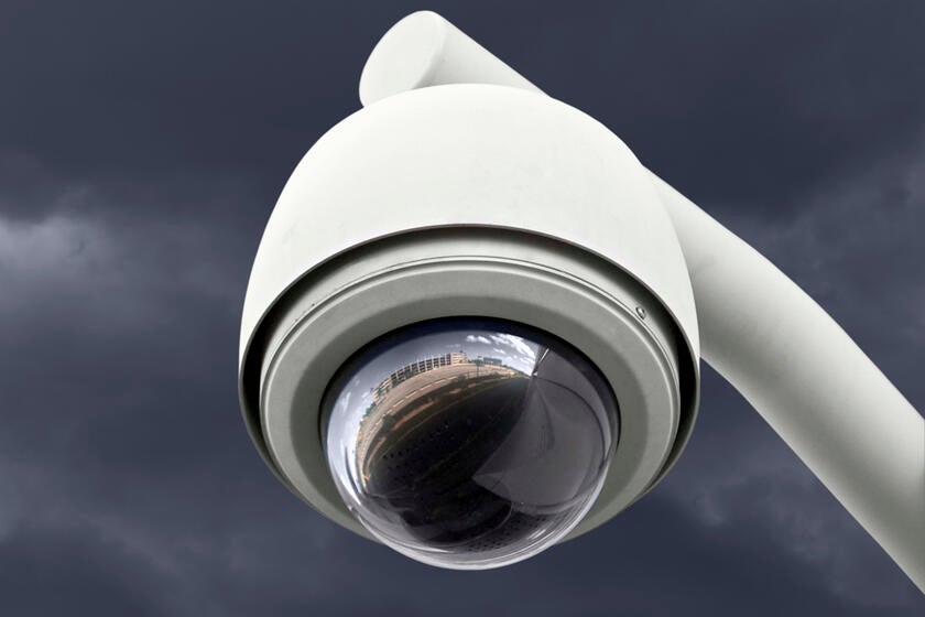 Una telecamera di sicurezza rappresenta il tipo di involucro per elettronica che si affida ai sistemi di protezione e sfiato GORE®.